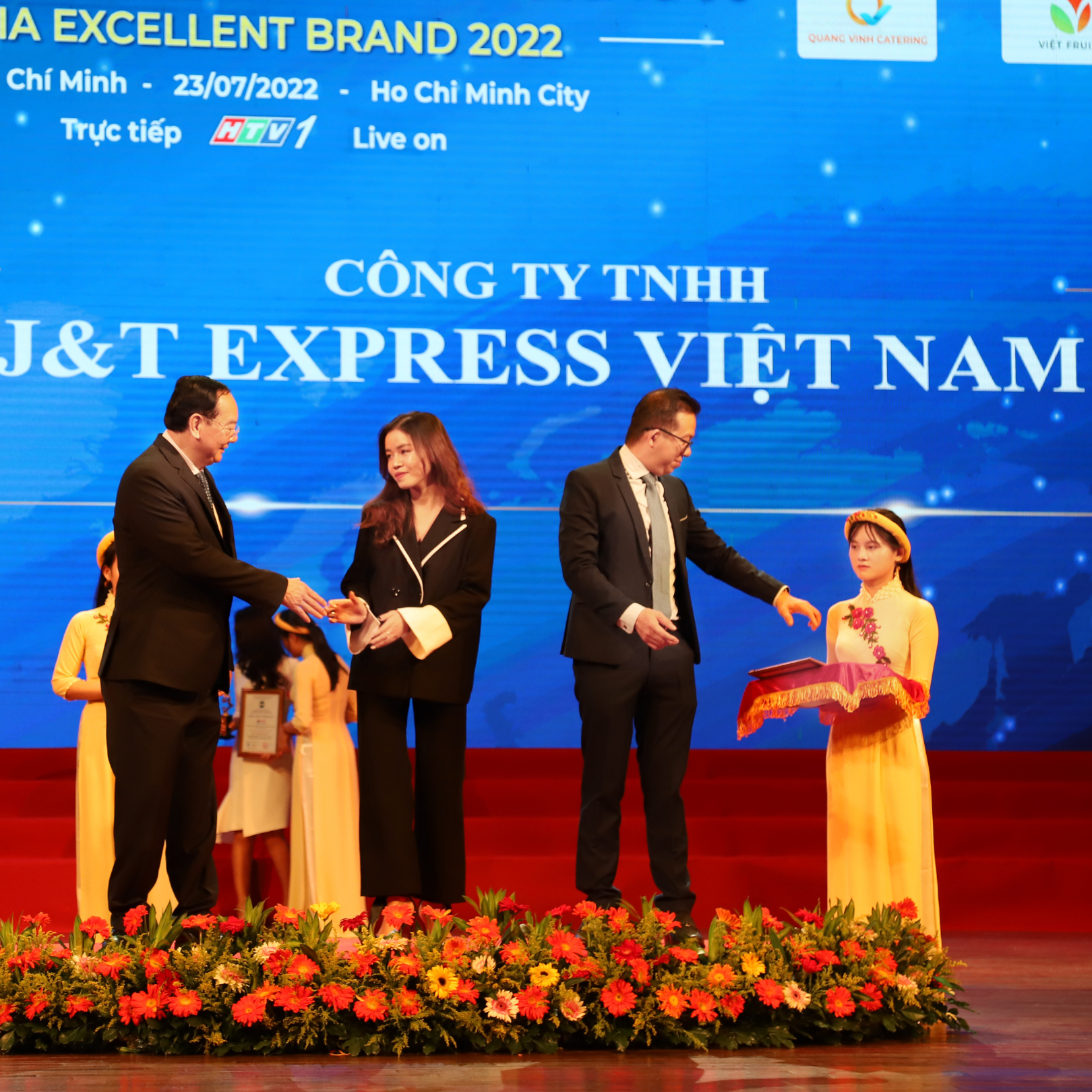 J&T Express được vinh danh "Top 10 thương hiệu xuất sắc Châu Á 2022"